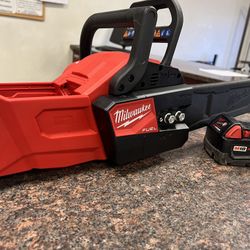 Milwaukee Chainsaw 