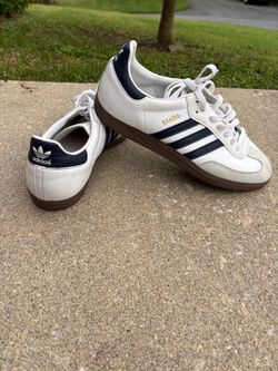 Men’s sneakers. Adidas Samba in great condition. Size is 9.5.