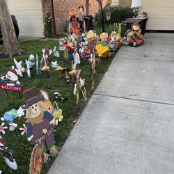 Holiday Decor And Signs 