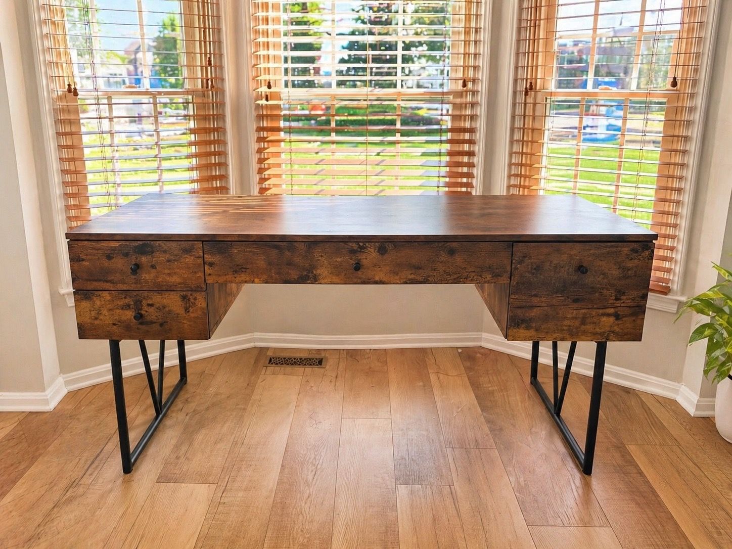 Desk - table - office desk - writing desk
