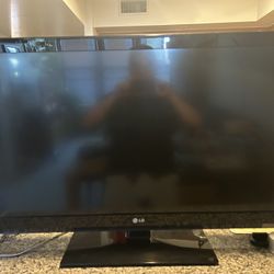 LG 42 inch TV | LCD Full HD 1080p | Model 42CS560