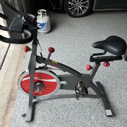 Sunny Health & Fitness Belt Drive Indoor Cycling Exercise Bike