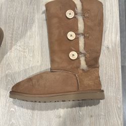 UGG  Boots K Bailey Button Triplet Size 5 Womens ($75)