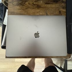 Apple MacBook Pro 16" (2019)