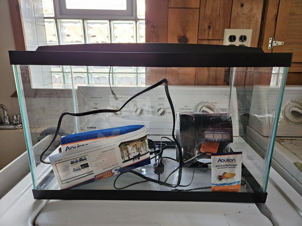 Used Fish Reptile Tank With Lid And Parts