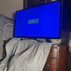 “Element” 40inch Flatscreen  Tv (Roku Stick)