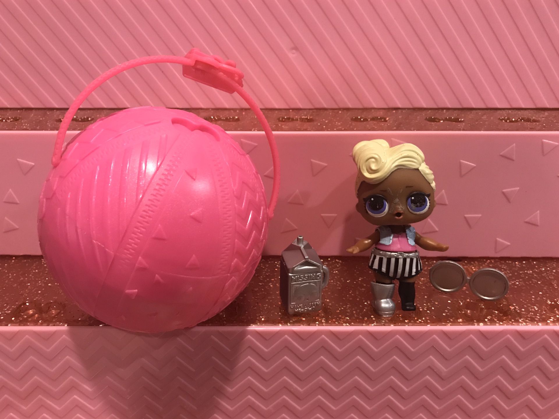 LOL Surprise Doll Confetti Pop FUNKY Q. T. (3-021)