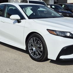 2022  Toyota Camry SE