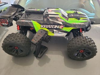 Kraton 8s in excellent condition $650 no batteries