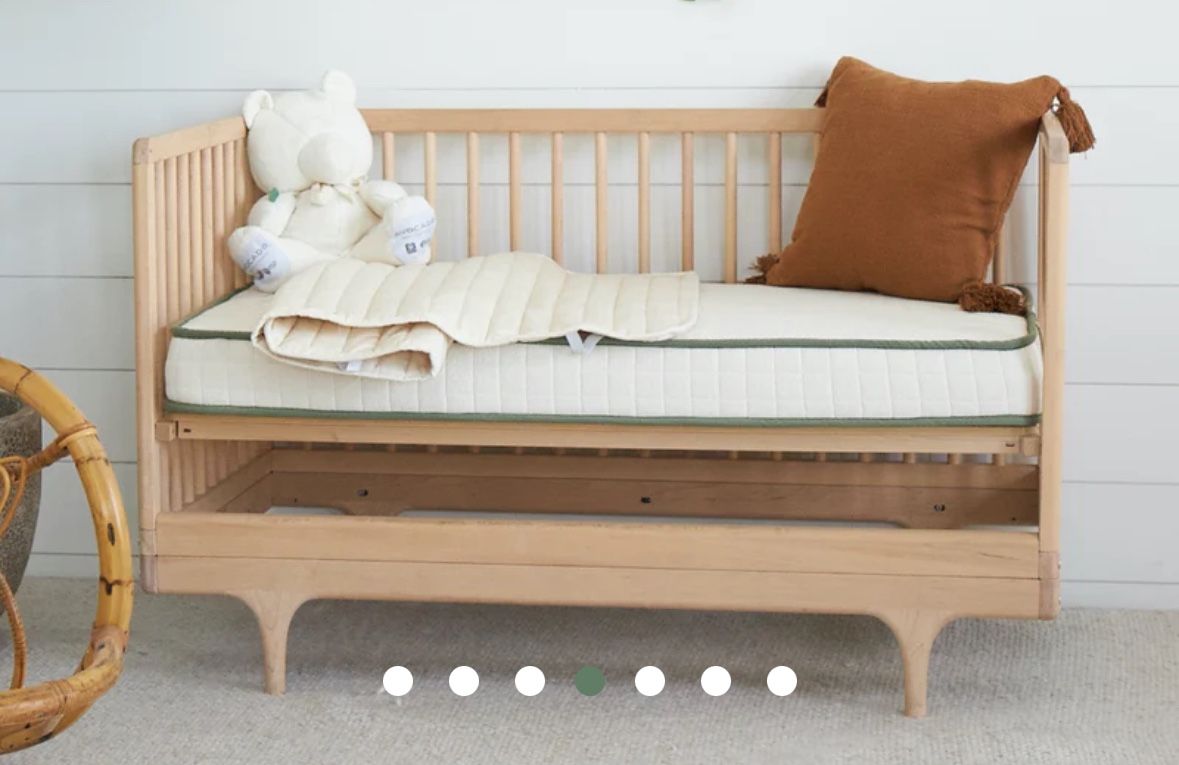 Avocado Organic Crib Mattress + Avocado Organic Waterproof Cover (dual sided)