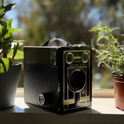 80 Year Old Camera TARGET Brownie Six-16
