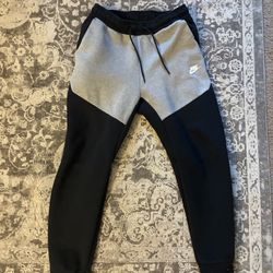 Black and grey nike tech sweats