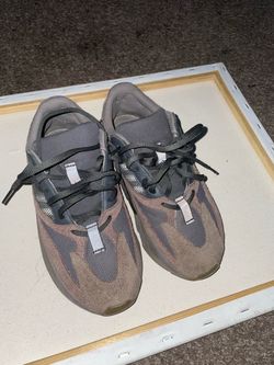 Yeezy 700 mauve (no trades)