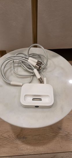 Brand New Apple iPod iPhone Universal Dock with AV Composite RCA Output Cable