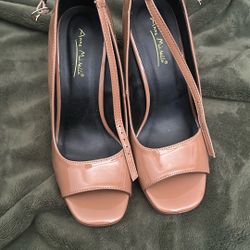 heels, brown, mid/high, size 8