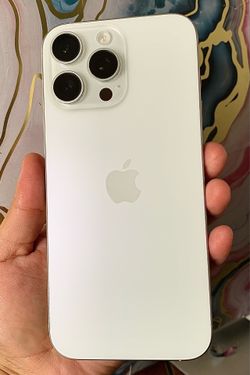 iPhone 16 Pro Max