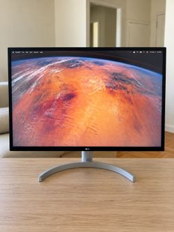 LG 32UL500-W 32in 4K UHD Monitor - Like New