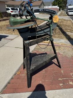 Delta 18” Variable Speed Scroll Saw On Pedestal