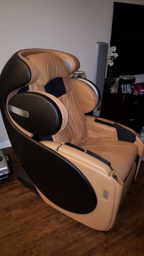 Limited Edition Osim Massage Chair for Sale in Irvine, CA - OfferUp
