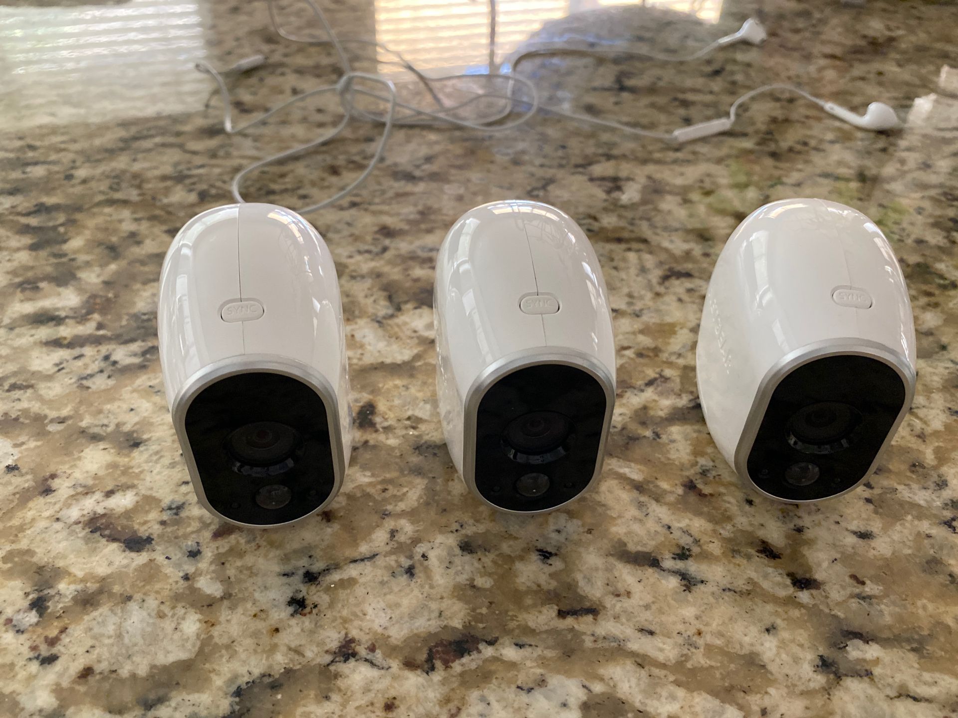 4 Arlo Cameras with rechargeable barriers and charger