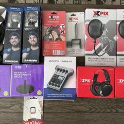 Zoom PodtrakP4 Portable Podcast Recorder- Kit: SD Card,Mics, Headphones,etc