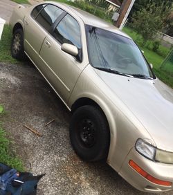 1999 Nissan Maxima runs and drive cold a/c clean tittle misfire