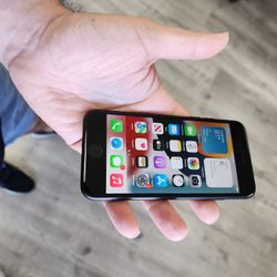 IPHONE 7**32GB UNLOCK FOR ANY SIM 