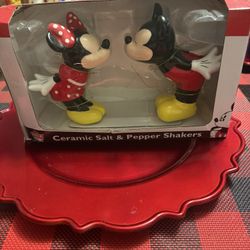Salt Y Peppers  Disney 