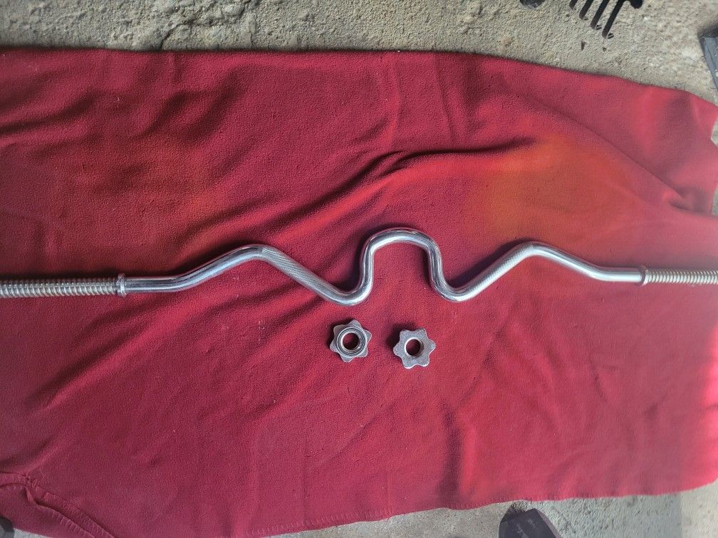 1" HOLE  EASY CURL BAR WITH COLLARS 
11525 S HALSTED DUNKIN DONUTS/
7111.S WESTERN WALGREENS 
30$  CASH ONLY AS IS