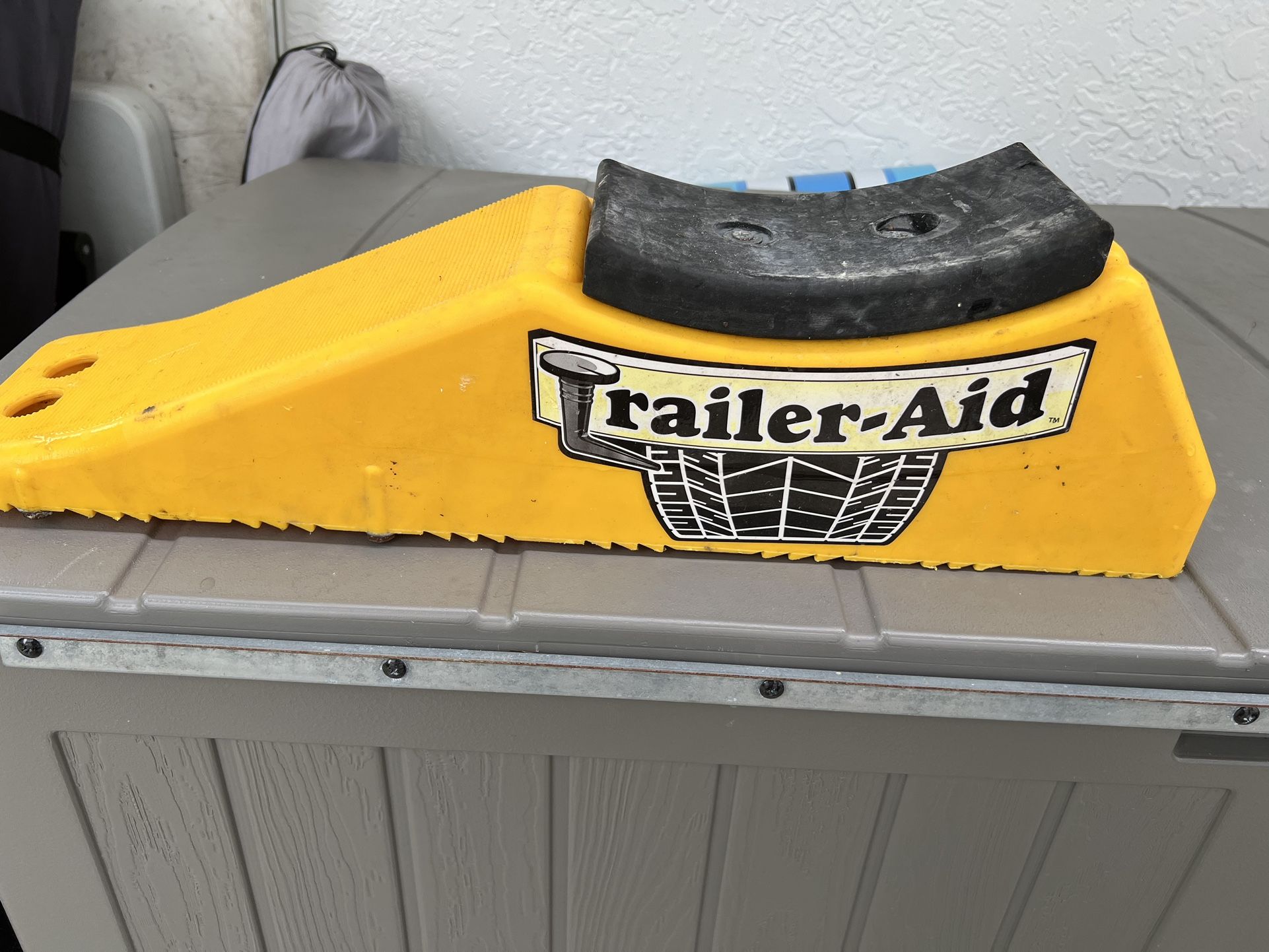 Camco Trailer Aid Plus - Tandem Trailer Ramp Provides 5 1/2" of Tire Lift — Great for RVs, Campers & More - Must Have Travel Trailer Accessories — Eas