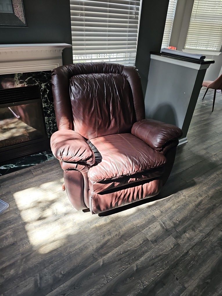 Raymour & FLANIGAN LEATHER RECLINER