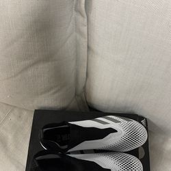 Adidas Predator Size 6 Boys