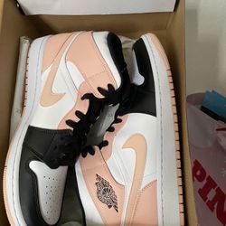 Jordan 1 Arctic Orange Size 9.5 m