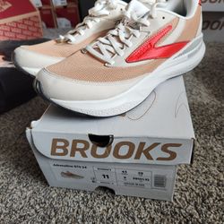 Brooks Womens Running Shoe