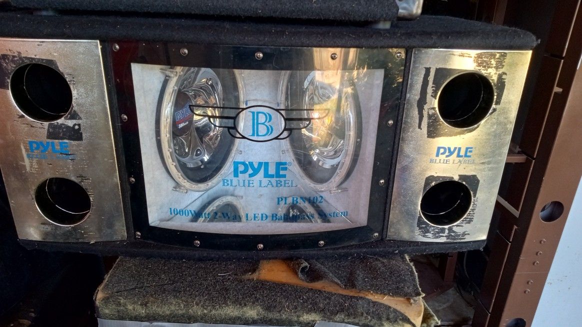 Bocinas para Carro Tiene Luces Pordentro Alrededor De Las Bocinas denoche Cemiran Exelentes Tocando