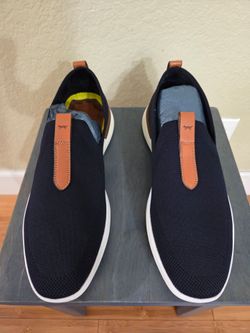 Like new wolf and Shepherd men's Swift neck navy blue and white size 11