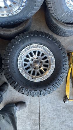FUEL 17x9 6x139 WITH 305 70 17 MT