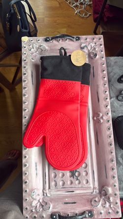 Red Silicone Oven Mitts Set