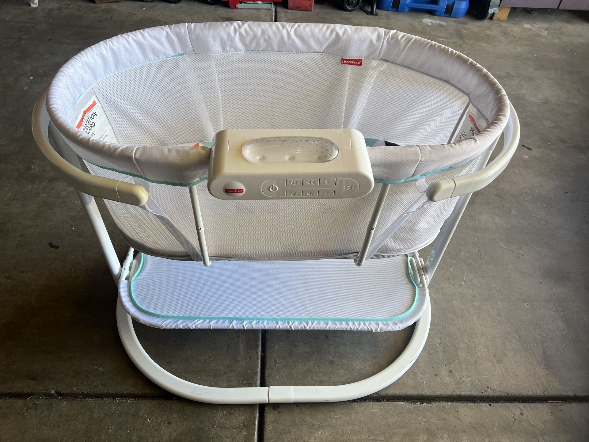 Bassinet Soothing Motions & Night Light Fisher Price