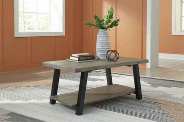 [New] Brennegan Farmhouse Coffee Table