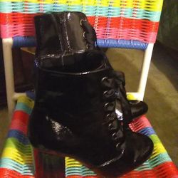 Black lace up boots lady size 6