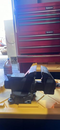 Heavy Duty Swivel Base Bench Vise