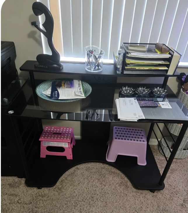 Good Looking Modern Computer Desk