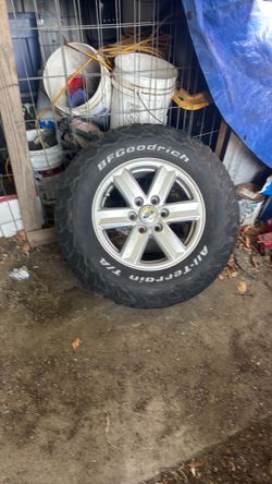any Ford It come with 4 tires and it for a f150 single cap or for any Ford