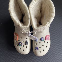 Brand New with tags - womens size 11 or mens size 9 - Crocs Classic Lined Neo Puff Boots