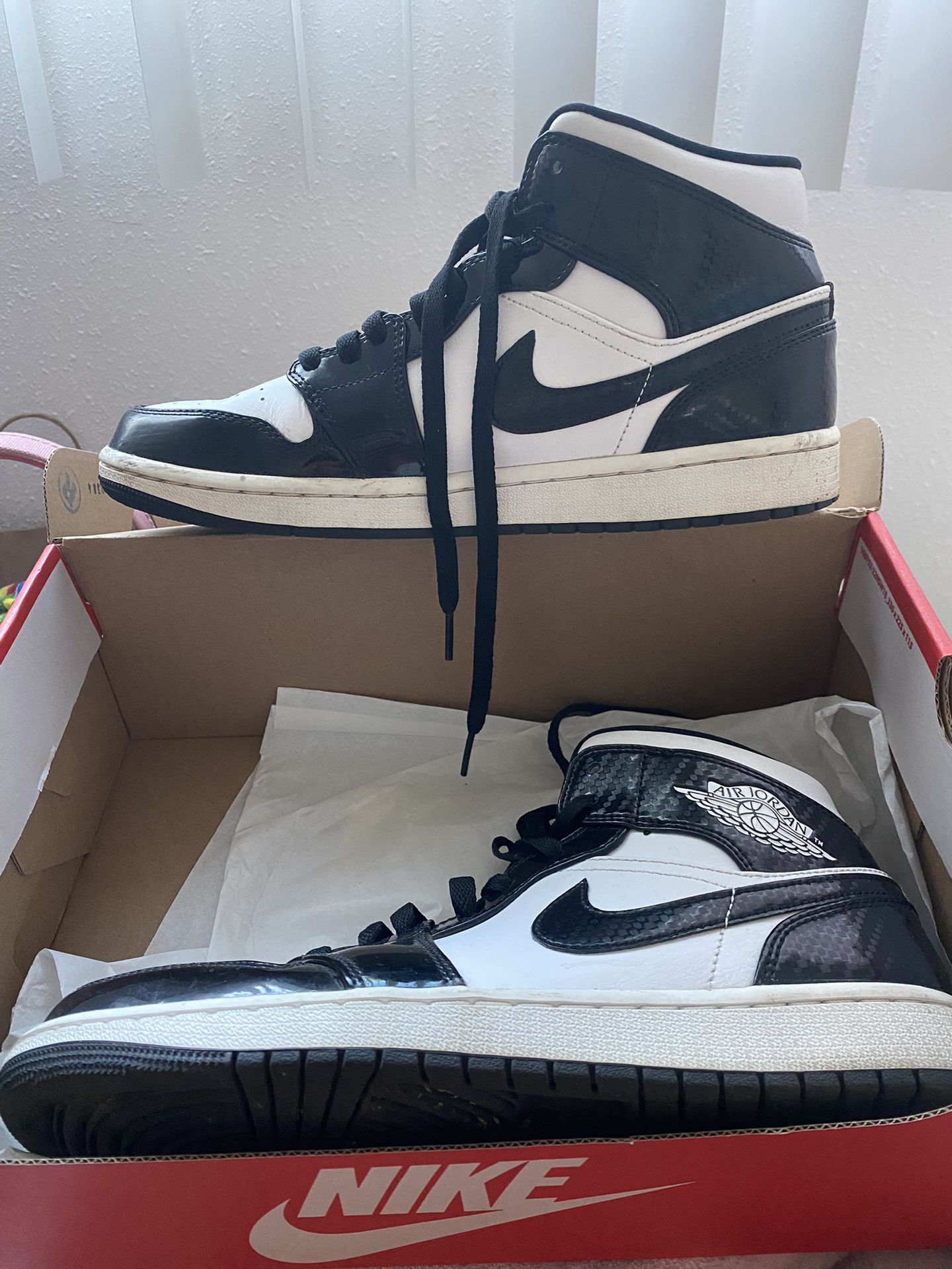 Jordan 1 mid black