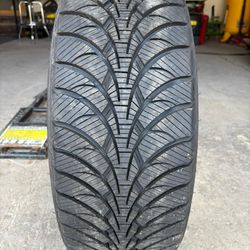 (1) - 225/50/18 Goodyear Ultragrip Ice WRT Tire