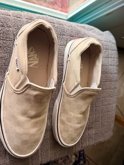 VANS SIZE 7 WOMEN