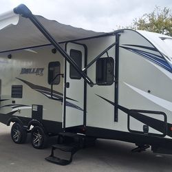 2018 Keystone Bullet Ultra Lite Series 243BHS. 
