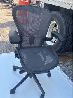 Herman miller aeron size B remastered office chairs